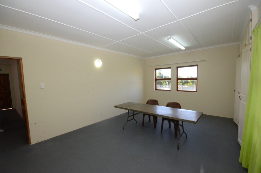 To Let Commercial Property for Rent in Beacon Bay Eastern Cape